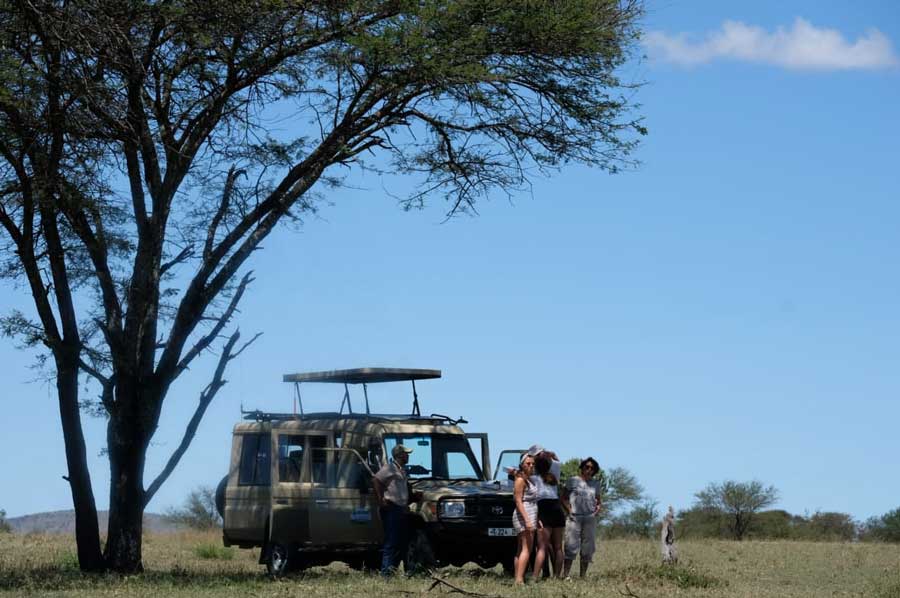Jeep with tourists