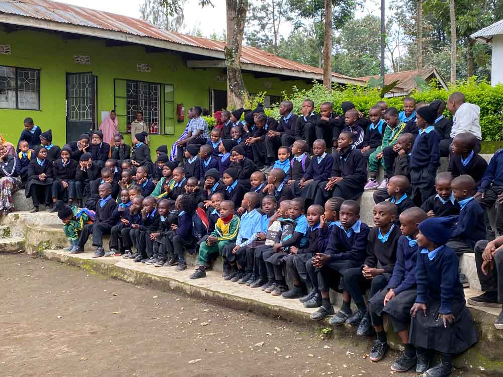 Morning chapel of girls and boys of Peace Matunda in Arusha/Tanzania